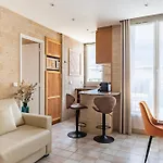 Courcelle 4* Λεβαλουά Περέ