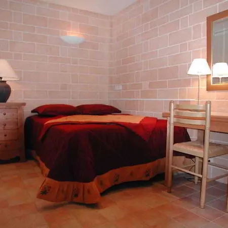 Courcelle מלון דירות 4*